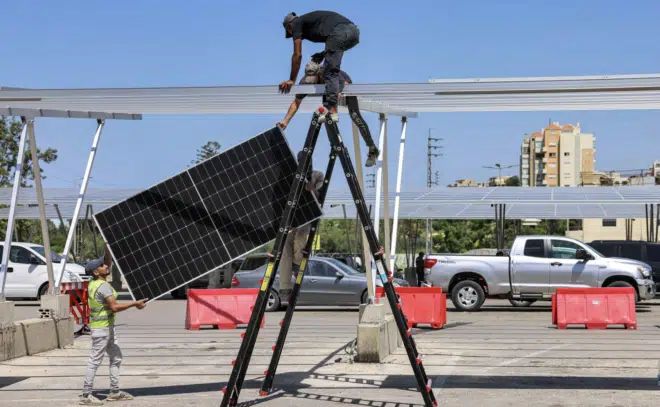 Libaneses instalan paneles solares para sobrevivir a crisis energética 1 solar panels in Lebanon
