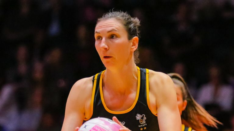 Hornets Netball: Tamsin Greenway comparte su dolor por la situación y espera una respuesta rápida para ayudar a los jugadores y al personal | Pitching News 3 Rachel Dunn de los Hornets y el entrenador de Escocia, Tamsing Greenway, discuten la situación de los Hornets