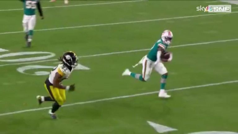 Pittsburgh Steelers 10-16 Miami Dolphins: Tua Tagovailoa lleva a los Dolphins a la victoria de la NFL en regreso de conmoción cerebral Noticias de la NFL 3 Jevon Holland realiza una intercepción que cambia el juego al final del último cuarto para ayudar a los Dolphins a vencer a los Steelers