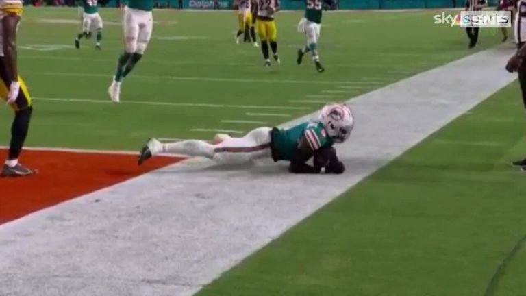 Pittsburgh Steelers 10-16 Miami Dolphins: Tua Tagovailoa lleva a los Dolphins a la victoria de la NFL en regreso de conmoción cerebral Noticias de la NFL 5 Noah Igbinoghene atrapa la primera intercepción de su carrera en los últimos segundos del último cuarto para ayudar a los Dolphins a vencer a los Steelers.