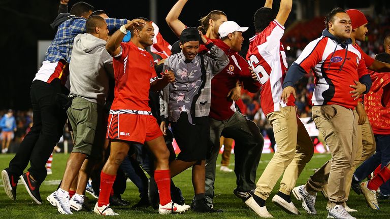 Copa Mundial de Rugby League: Tonga se esfuerza por subir al escenario más grande en RL | DayNews Rugby League News 2 Christian Woolf sintió el entusiasmo de los jugadores y aficionados de Tonga en su primer partido con la selección en 2013