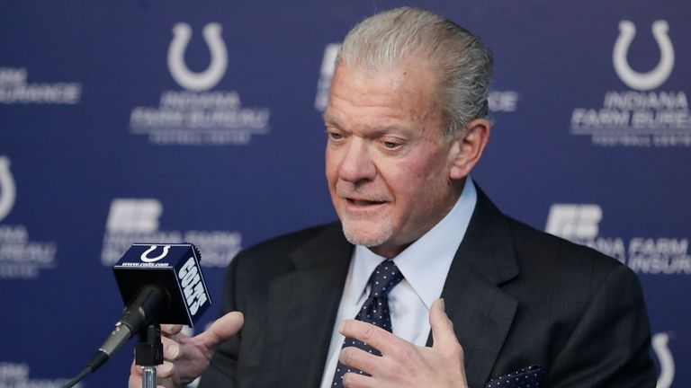El propietario de los Washington Commanders, Dan Snyder, 'explora' opciones para vender el equipo | Noticias de la NFL 2 El propietario de los Indianapolis Colts, Jim Ilsey, habla en contra de Dan Snyder y los Washington Commanders