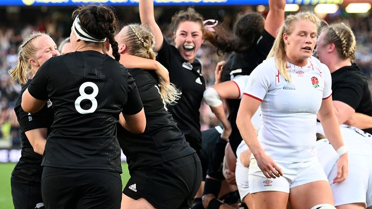 Copa Mundial de Rugby: Inglaterra 'destripada' después de la derrota, pero se niega a culpar a la tarjeta roja de Lydia Thompson por la derrota | Noticias de la Unión de Rugby 7 La exinternacional inglesa Vicky Fleetwood dice que los jugadores ingleses estarán desconsolados por su derrota en la final de la Copa del Mundo.