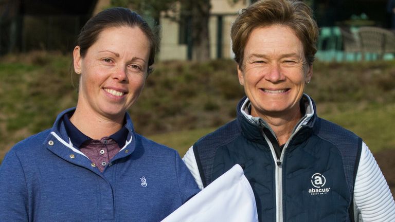 Solheim Cup: Europa confirma al holandés Bernardus Golf como anfitrión del torneo 2026 | Noticias de golf 2 La golfista holandesa Christel Boeljon (izquierda) con la capitana ganadora de la Copa Solheim Catriona Matthew (derecha) después de anunciar que Holanda será la sede del torneo en 2026
