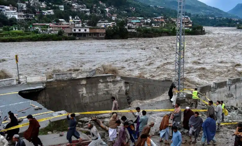 A medida que aumenta el costo de los desastres climáticos, ¿quién debe pagar la factura? 1 A medida que aumenta el costo de los desastres climáticos, ¿quién debe pagar la factura?