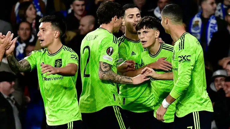 Sociedad 0 - 1 Manchester United 1 Alejandro Ganaccho del Manchester United, segundo desde la derecha, celebra después de anotar contra la Real Sociedad