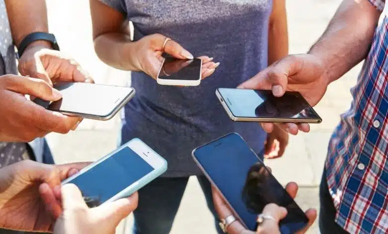 ¿Están los sitios de redes sociales controlando su mente? 1 ¿Están los sitios de redes sociales controlando su mente?