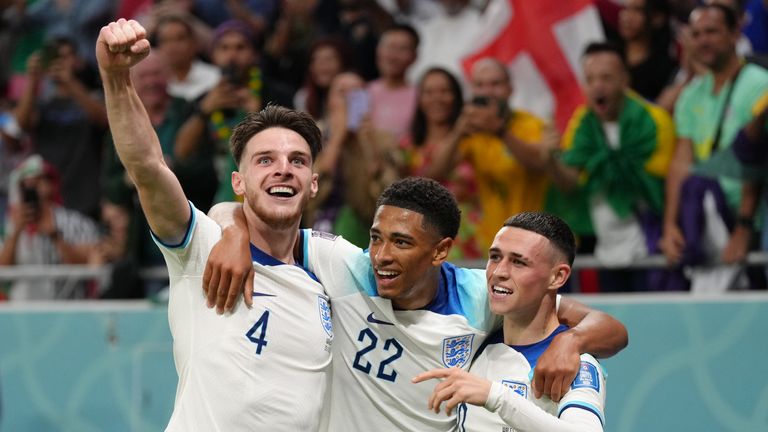 Barcelona abre la puerta para el regreso de Lionel Messi, Man Utd enfrenta competencia por João Felix - Paper Talk | Transit Center News 3 Rice también elogió al nuevo socio en el mediocampo Jude Bellingham (centro)