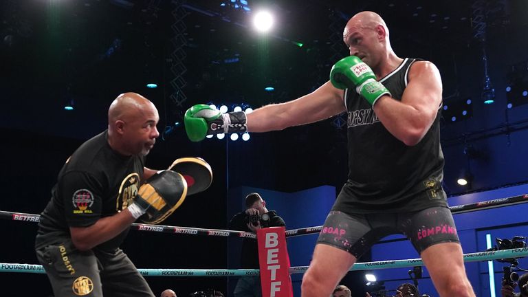Tyson Fury 'asustado' por dejar el boxeo: 'Es más adictivo que cualquier cosa en la Tierra' | Noticias del boxeo 4 Fury ha estado modificando su estilo con el entrenador SugarHill Steward