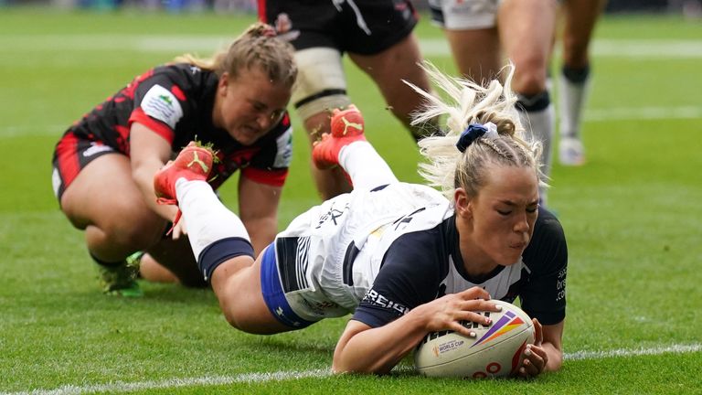Copa Mundial Femenina de Rugby League: triplete de Stanley mientras Inglaterra vence a Canadá | Noticias de la Liga de Rugby 3 Hollie-Mae Dodd fue fuerte en ambos extremos de la cancha, logrando dobles-dobles en la primera mitad