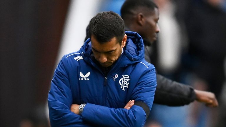 Michael Beal: los Rangers 'deben ganar 56 juegos pronto' | Noticias de futbol 2 Los Rangers fueron abucheados después de empatar 1-1 con Livingston en Ibrox.