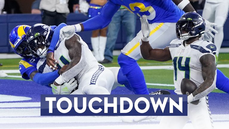 Estadísticas de la semana 13 de la NFL: Davante Adams domina a los Chargers, los Rams alcanzan un nuevo mínimo para los actuales campeones del Super Bowl | Noticias de la NFL 10 El receptor abierto de los Seattle Seahawks, DK Metcalf, juega para su equipo, superando la cobertura del esquinero de Pro Bowl, Jalen Ramsey, para ganar el juego contra Los Angeles Rams.