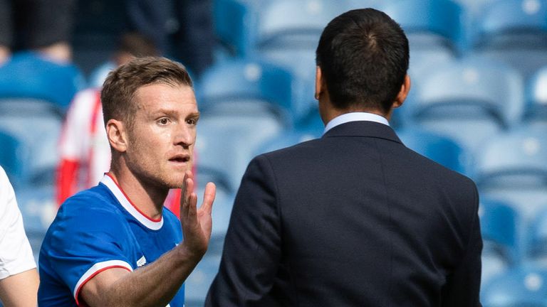 Steven Davies dice que se avecinan 'tiempos emocionantes' para los Rangers bajo Michael Beale | Noticias de futbol 3 Steven Davies no quiere que se pasen por alto los logros de van Bronckhorst en los Rangers.