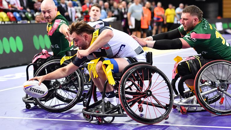 Crónica del partido - Inglaterra 38 - 8 Australia 4 Joe Coyd anota para Inglaterra en la victoria sobre Australia