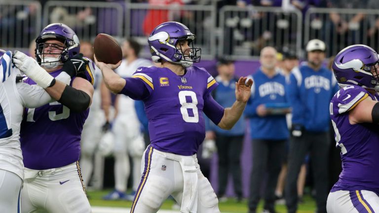 Neil Reynolds: Trevor Lawrence protagoniza mientras los Jaguars llegan a los playoffs mientras los Chiefs sobreviven a Houston en tiempo extra | Noticias de la NFL 4 Mira todos los mejores lanzamientos del mariscal de campo de los Minnesota Vikings, Kirk Cousins, en cuatro touchdowns.