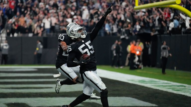 Neil Reynolds: Trevor Lawrence protagoniza mientras los Jaguars llegan a los playoffs mientras los Chiefs sobreviven a Houston en tiempo extra | Noticias de la NFL 18 Chandler Jones anotó un TD de gran éxito para los Raiders de Las Vegas después de que los jugadores de los Patriots de Nueva Inglaterra comenzaran a terminar los juegos de manera frenética.