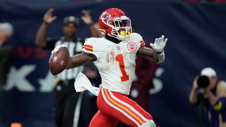 Estadísticas de la Semana 15 de la NFL: los Vikings ganan en una remontada récord; los Rams empatan a los Broncos en la derrota ante los campeones defensores del Super Bowl | Noticias de la NFL 7 Jerick McKinnon corre para 26 yardas y touchdown para darle la victoria a Kansas City Chiefs sobre Houston Texans en tiempo extra