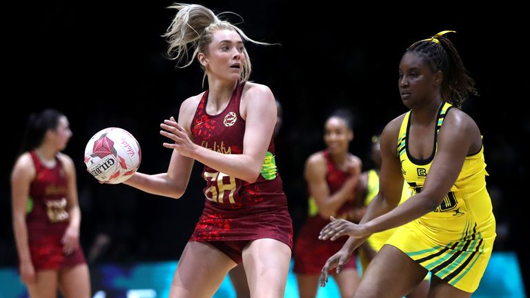 Inglaterra vs Jamaica: la apertura de la racha ganadora de tres juegos de Vigor Rose es brillante | Noticias de netball 2 Helen Houseby (izquierda) y Marisa Kelly en el AO Arena de Manchester