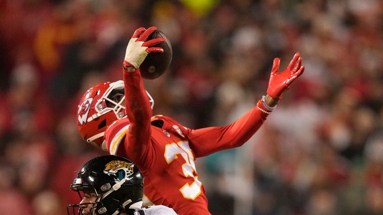 Jacksonville Jaguars 20-27, Kansas City Chiefs: Patrick Mahomes supera una lesión en el tobillo, los Chiefs alcanzan el quinto juego consecutivo por el título de la AFC | Noticias de la NFL 5 Kansas City más cerca del juego por el título de la AFC después de la intercepción tardía decisiva de Jalen Watson en Jacksonville
