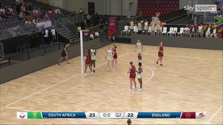Quad Series 2023: las esperanzas de Inglaterra se desvanecen cuando Sudáfrica obtiene un empate dramático | Noticias de netball 6 La inglesa Sophie Drakeford-Lewis empató a Sudáfrica justo antes del silbatazo del medio tiempo