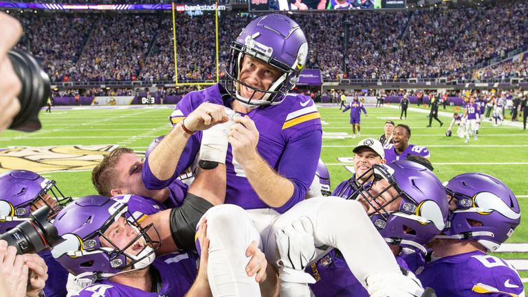 Estadísticas de la Semana 15 de la NFL: los Vikings ganan en una remontada récord; los Rams empatan a los Broncos en la derrota ante los campeones defensores del Super Bowl | Noticias de la NFL 2 Los Minnesota Vikings celebran su improbable victoria de regreso sobre los Indianapolis Colts el sábado