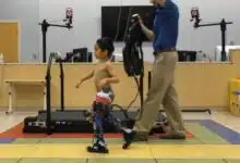Exoesqueleto robótico promete ser herramienta para ayudar a niños con parálisis cerebral a caminar más fácilmente