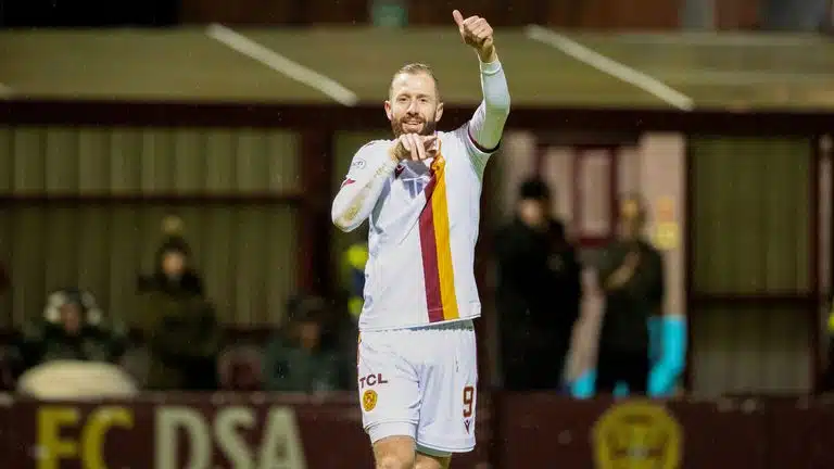 Motherwell 2 - 2 Kilmarnock 1 Kevin Van Veen abre el marcador para Motherwell