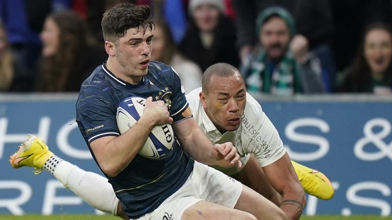 Heineken Champions Cup: Courtney Lawes cojeando en la derrota de Northampton, dudas para el Seis Naciones | Progreso de Harlequins, Leinster y Gloucester | Noticias de la Unión de Rugby 4 Jimmy O'Brien de Leinster intenta anotar durante la Copa de Campeones Heineken
