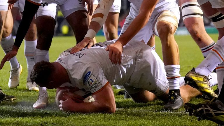 Heineken Champions League: Ospreys vencieron a Leicester Tigers en un intento de conversión tardío | Noticias de la Unión de Rugby 3 Dewi Lake anota en el primer intento de Ospreys, pero se ve obligado a salir por lesión