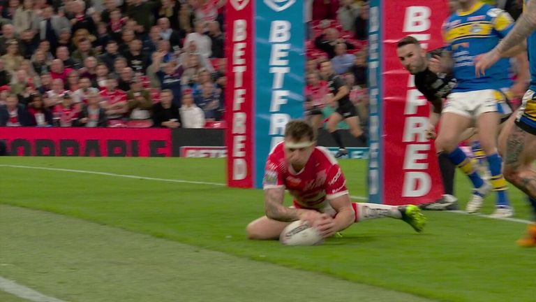 Premier League: Mark Percival sigue siendo hombre de St Helens para todas las temporadas | 'Ha hecho cosas que la gente no puede describir' | Noticias de la Liga de Rugby 2 Mark Percival anotó para St Helens en la final de la Premier League contra Leeds Rhinos.