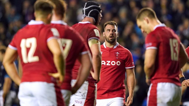 Seis Naciones: el jefe de Gales, Warren Gatland, reacciona al golpe de Escocia | Noticias de la Unión de Rugby 2 Jugadores de Gales frustrados tras derrota 35-7 ante Escocia en Murrayfield