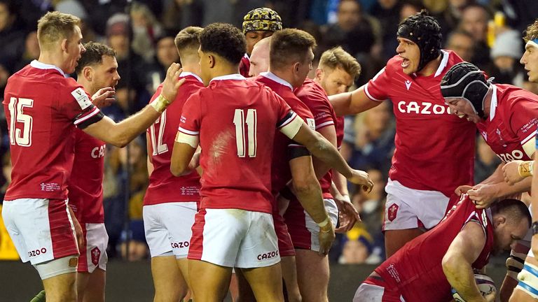 Seis Naciones: el jefe de Gales, Warren Gatland, reacciona al golpe de Escocia | Noticias de la Unión de Rugby 3 El capitán de Gales, Ken Owens, anota el primer y único gol