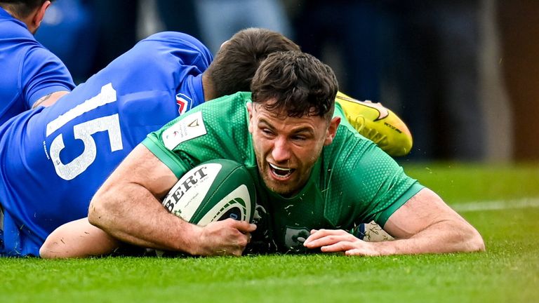 Irlanda 32 - 19 Francia 3 El primer intento de Hugo Keenan en la Prueba después de una brillante actuación de los accesorios Finlay Bealham