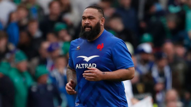 Irlanda 32 - 19 Francia 9 El francés Uini Atonio es expulsado por una entrada cuando su hombro tocó la cabeza de Rob Herring