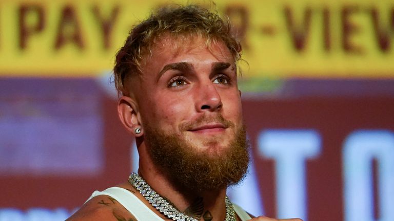 Jake Paul golpea más fuerte, más inteligente, tiene un coeficiente intelectual de boxeo más alto que Tommy Fury, dice el entrenador BJ Flores | Noticias del boxeo 4 Jake Paul habla durante una conferencia de prensa en Los Ángeles, el lunes 12 de septiembre de 2022. Está programado para enfrentar a Anderson Silva, de 187 libras, el 29 de octubre en Phoenix. (Foto AP/Ashley Landis)