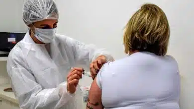 Los científicos reaccionan a la detención del principal ensayo de la vacuna contra el coronavirus