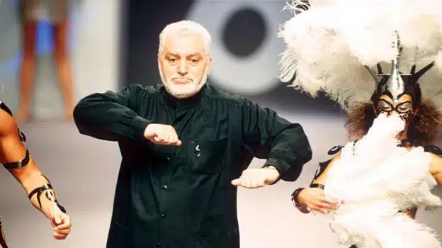 Muere el histórico diseñador de moda Paco Rabanne 1 Paco Rabanne en la Semana de la Moda de París en 1998.