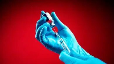 NIH 'muy preocupado' por efectos secundarios graves en ensayo de vacuna contra coronavirus