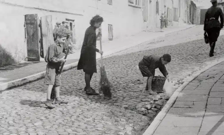 Gueto de Varsovia de la Segunda Guerra Mundial acoge clase de salvamento de COVID-19 1 Gueto de Varsovia de la Segunda Guerra Mundial acoge clase de salvamento de COVID-19