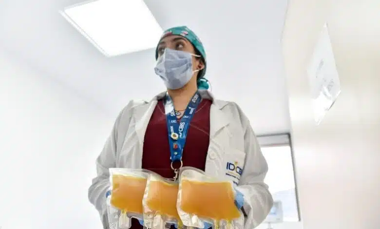 La evidencia del tratamiento del coronavirus de plasma convaleciente retrasa la emoción 1 La evidencia del tratamiento del coronavirus de plasma convaleciente retrasa la emoción