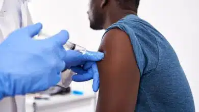 Miles de voluntarios participan en estudio de vacuna contra el COVID-19