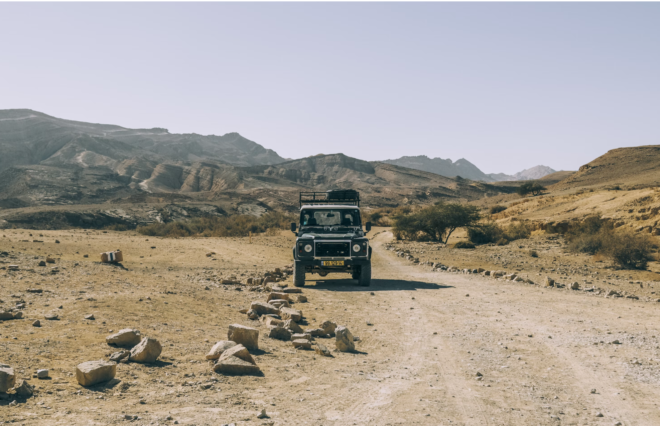 10 excursiones de un día de ecoturismo en Israel 5 Viajes ecológicos en Israel, jeep en el desierto