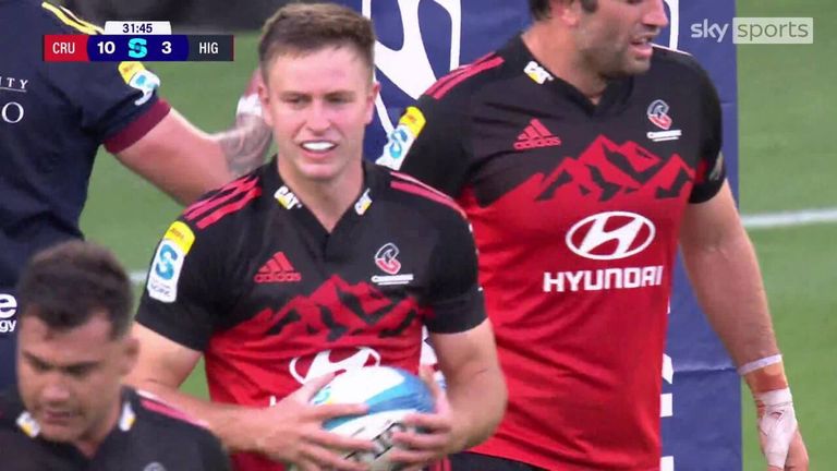 Ardie Savea: el capitán de los huracanes se disculpa después de cortar el gesto de la garganta durante la victoria sobre los rebeldes | Noticias de la Unión de Rugby 4 Los Crusaders movieron el balón de un extremo a otro del campo con un brillante intento en su choque de Super Rugby con los Highlanders