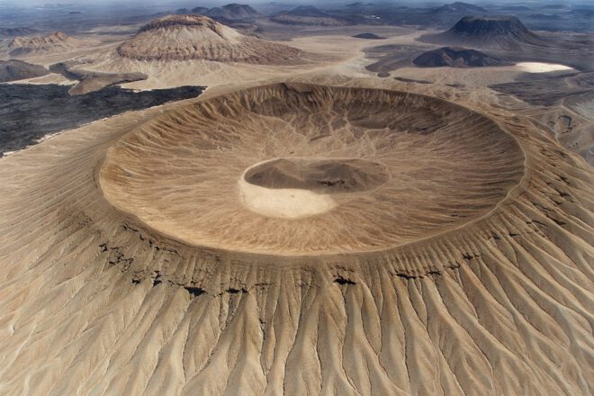 1681471487 716 Acampar en un volcan extinto en Arabia Saudita