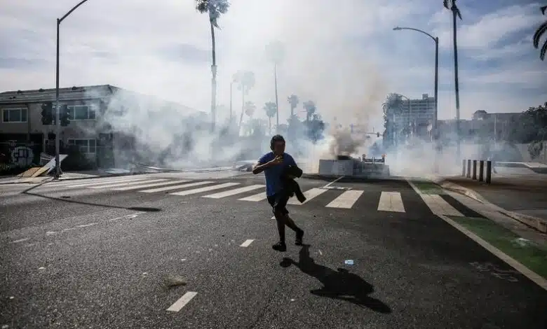 El gas lacrimógeno en los manifestantes durante el brote de enfermedades infecciosas es una "receta para el desastre"
