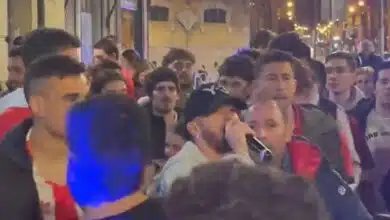 MIRA: Increíbles escenas de los jugadores del Athletic Club saliendo a la calle para celebrar la Copa del Rey con la afición 6 MIRA: Increíbles escenas de los jugadores del Athletic Club saliendo a la calle para celebrar la Copa del Rey con la afición
