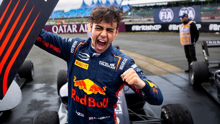 Arvid Lindblad: Conozca al piloto de los Bulls que le dijo a Lando Norris en 2021 que se unirá a la F1 en cinco años | Noticias F1 5 Arvid Lindblad mostró su talento durante un resbaladizo fin de semana de F3 en Silverstone el año pasado (Imagen: Red Bull Content Pool)