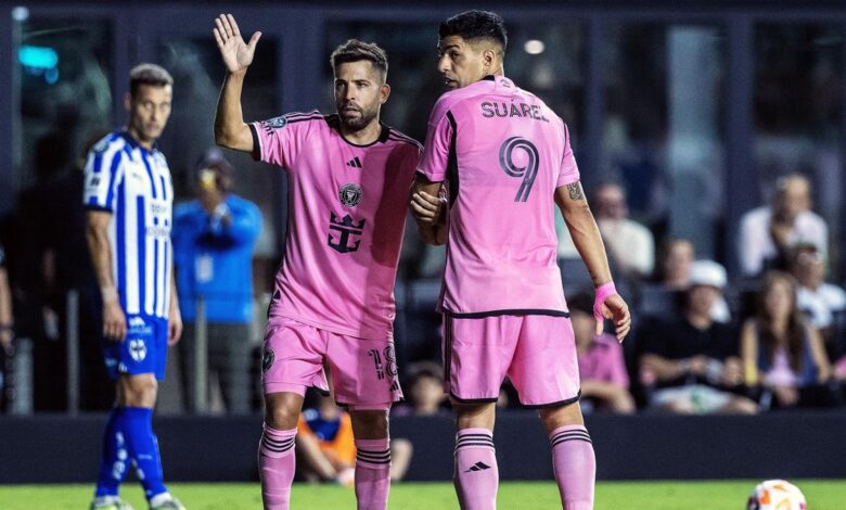 Luis Suárez ayuda a evitar los intentos de suicidio 1 Jordi Alba and Luis Suarez