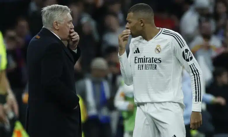 Kylian Mbappe da luz verde para traer de vuelta al Real Madrid al Real Betis 1 Carlo Ancelotti speaks with Kylian Mbappe