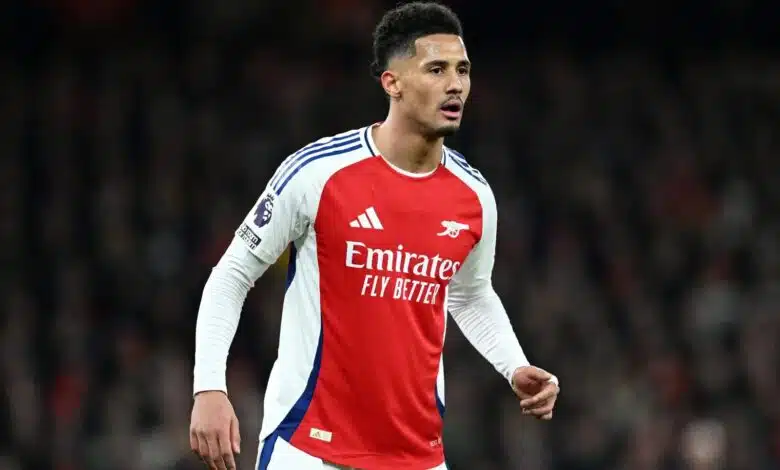 El Real Madrid cree que han encontrado el "Jude Bellingham" del defensor 1 William Saliba looks on as he defends for Arsenal.